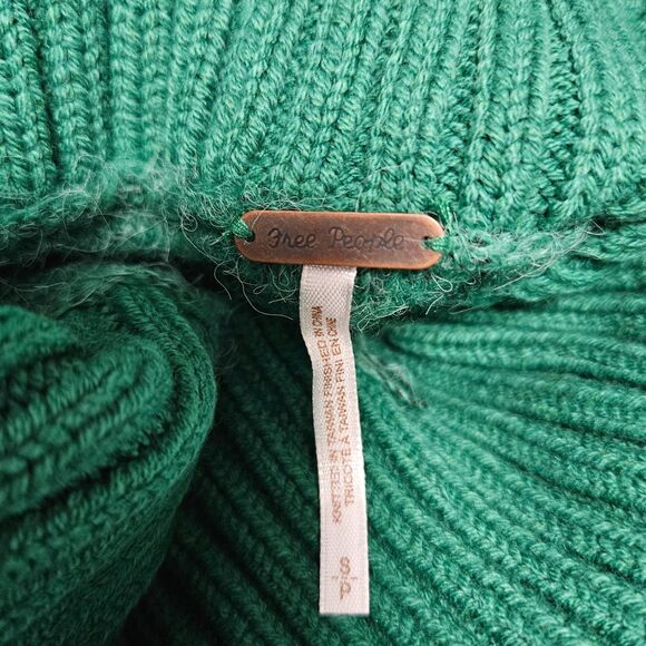 Free People Green Oversized Turtleneck Sweater Cozy Slouchy Chunky Knit NWOT Sm - Picture 6 of 8